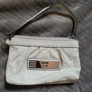 Guess White Wristlet Small Clutch Purse Faux Leather Zip Bag 💼🤍